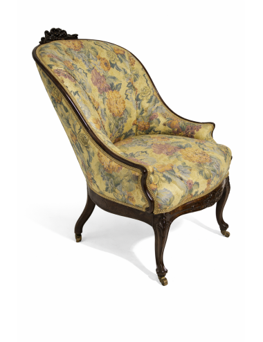 2 Poltrone imbottite/Bergere con gambe a "S", schienale profilato in legno con intaglio nella parte cimasa.