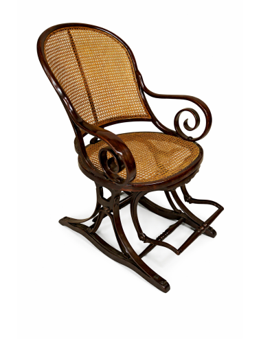 Poltroncina Thonet con sedile e schienale in paglia di Vienna, con poggiapiedi reclinabile