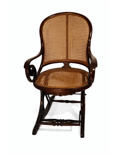 Poltroncina Thonet con sedile e schienale in paglia di Vienna, con poggiapiedi reclinabile