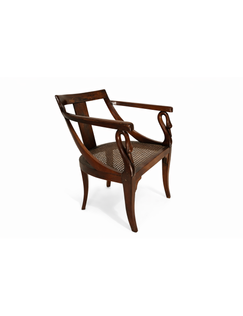 Poltrona con sedile in paglia e schienale intarsiato in ottone. Stile Impero