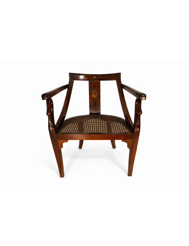 Poltrona con sedile in paglia e schienale intarsiato in ottone. Stile Impero
