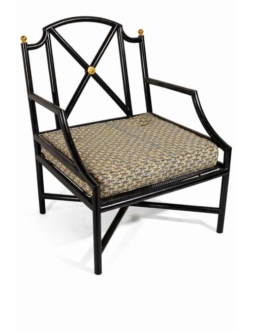 Poltrona in ferro laccato, sedile imbottito, decori in ottone. Modello riproducibile