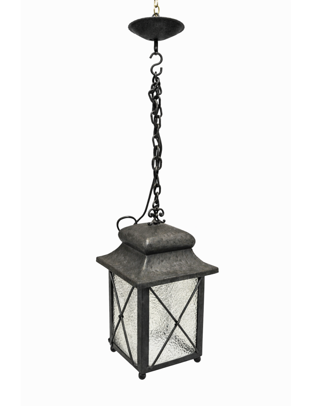 Lampadario in ferro a sospensione dallo stile rustico realizzato in metallo