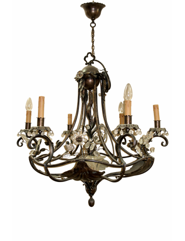 Lampadario a sospensione in stile floreale, realizzato in metallo con finitura brunita e dettagli decorativi in vetro