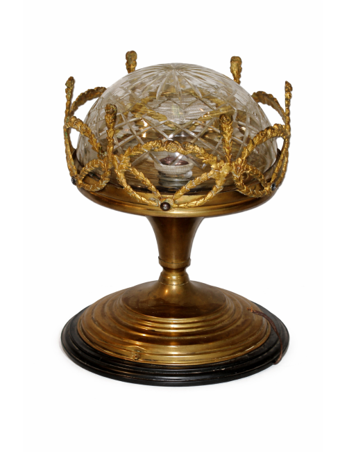 Lampadario (non elettrificato) in stile classico dal design elegante e ricco di dettagli decorativi