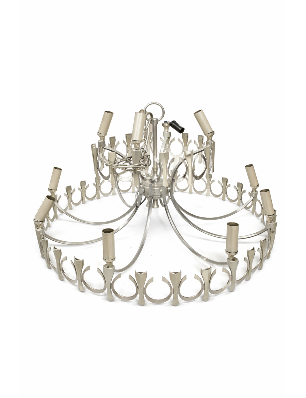 Lampadario a sospensione in metallo con finitura chiara dal design decorativo e geometrico