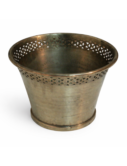 Portavaso o cache-pot in ottone traforato, realizzato in ottone con finitura brunita