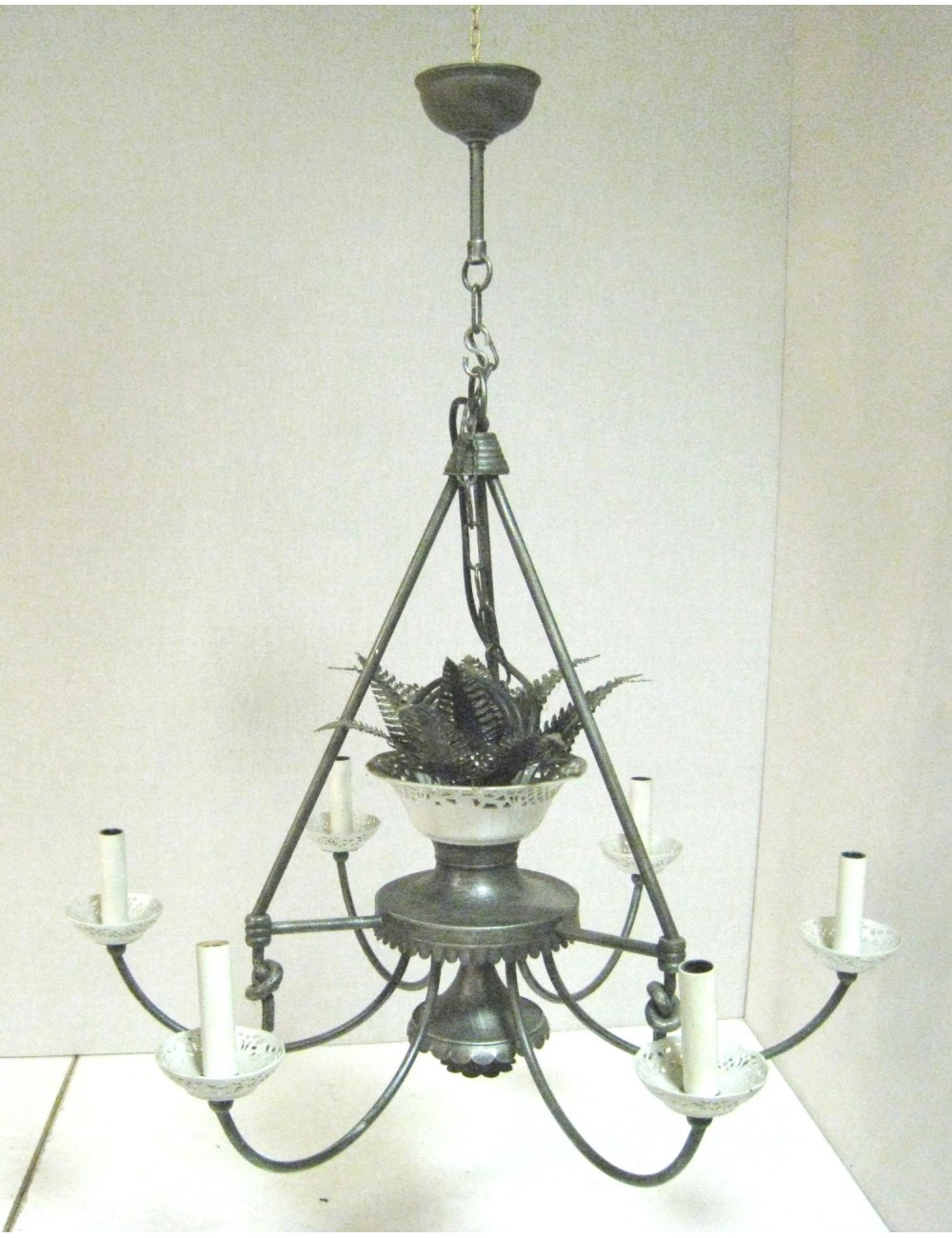 Lampadario moderno in ferro peltro Lampadario moderno in ferro peltro
