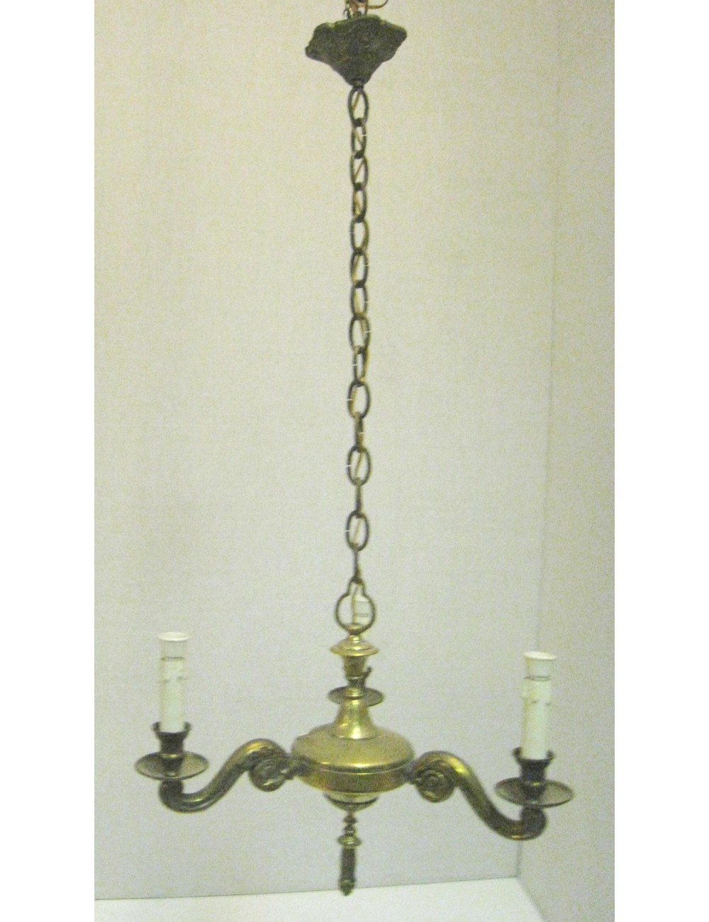 Lampadario a catena dorata a 3 luci
