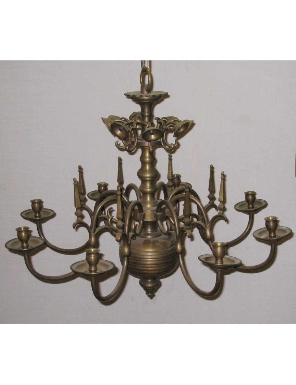 Lampadario moderno in ottone Lampadario moderno in ottone