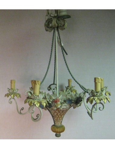Lampadario moderno in legno decorato
