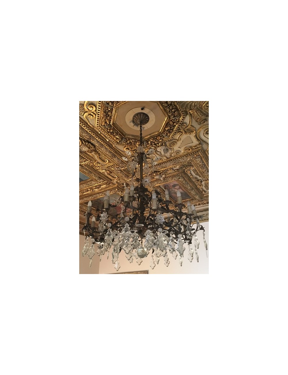 2 Chandeliers with crystal drops 2 Chandeliers with crystal drops