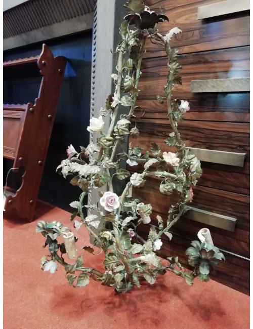 Chandelier with ceramic 'rose' flowers