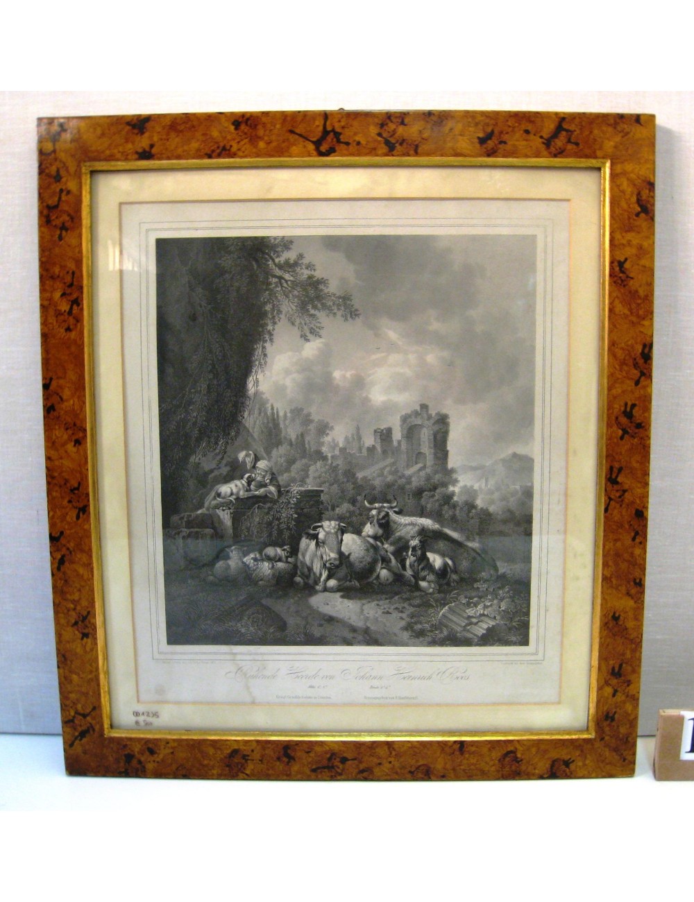 Piccola stampa di mucca in bianco e nero