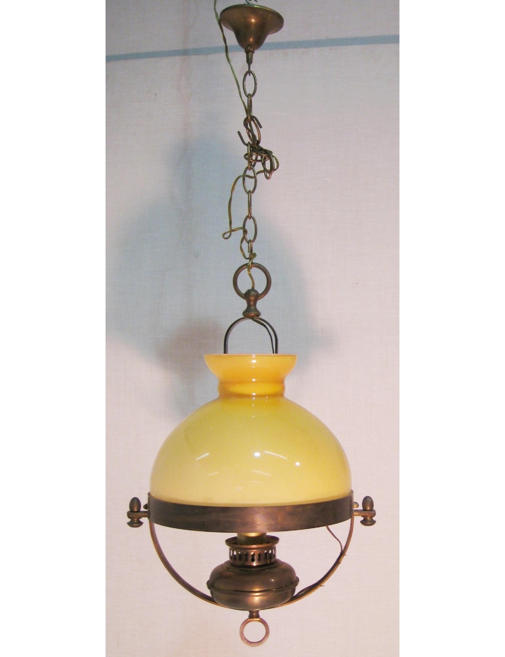 Lampadario moderno in ottone Lampadario moderno in ottone