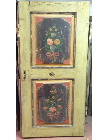 Porta dipinta su un lato stile tirolese