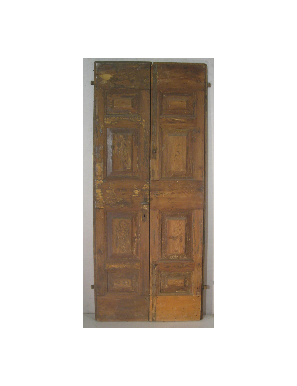 2-leaf door in need of restoration 2-leaf door in need of restoration