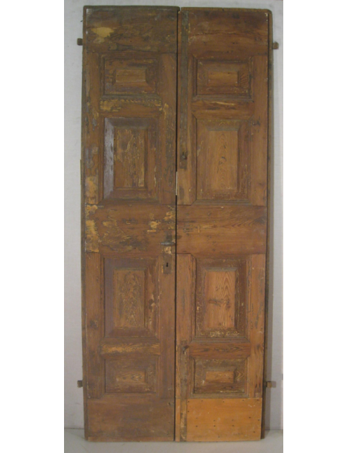 2-leaf door in need of restoration