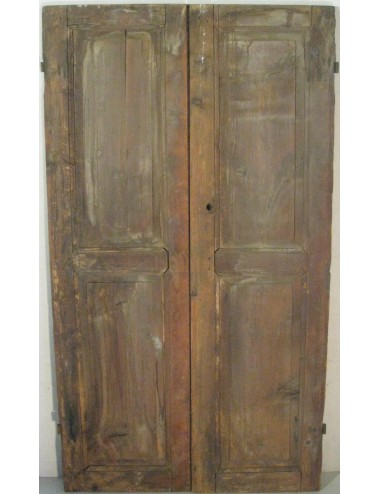 2-leaf door in need of restoration