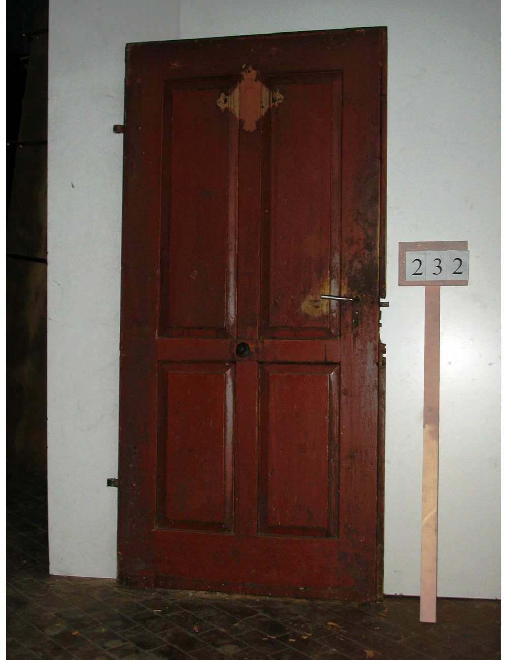 Porta in abete a quattro specchiature Porta in abete a quattro specchiature