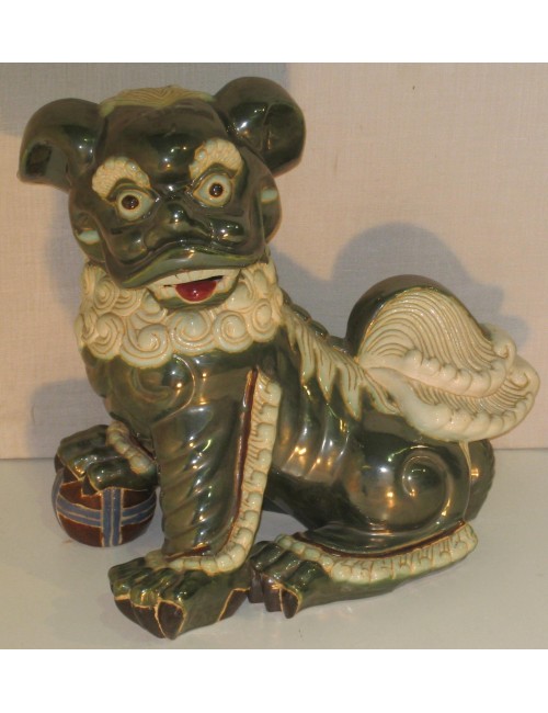 Scultura raffigurante cane di Fo in ceramica