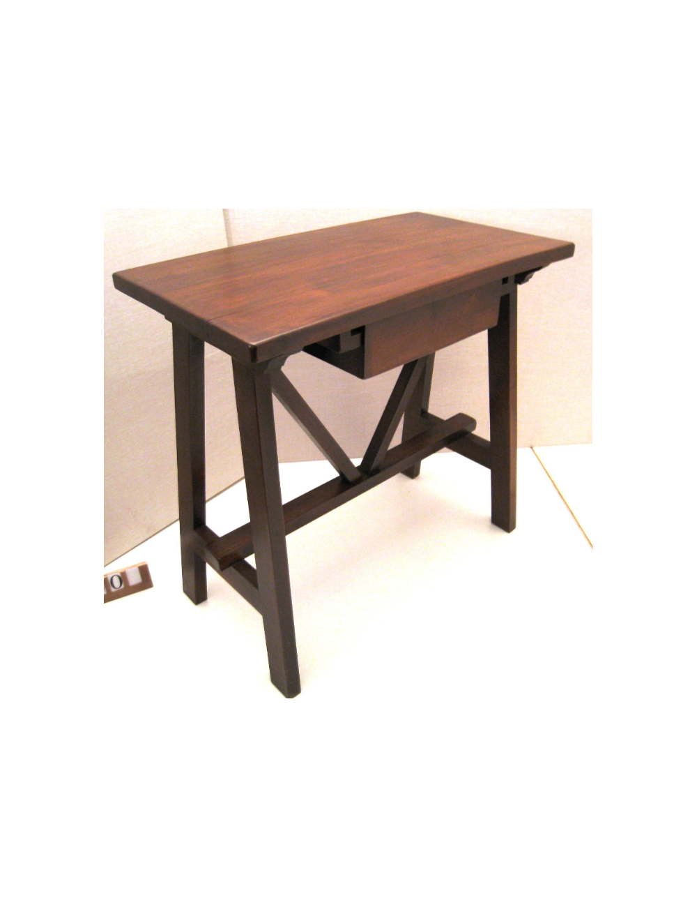 Tavolino in legno tinto noce stile '600 con cassetto Tavolino in legno tinto noce stile '600 con cassetto