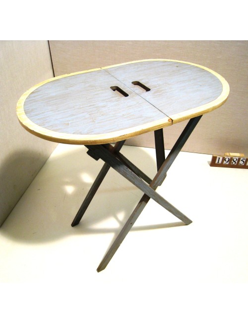 Tavolo moderno in legno laccato pieghevole