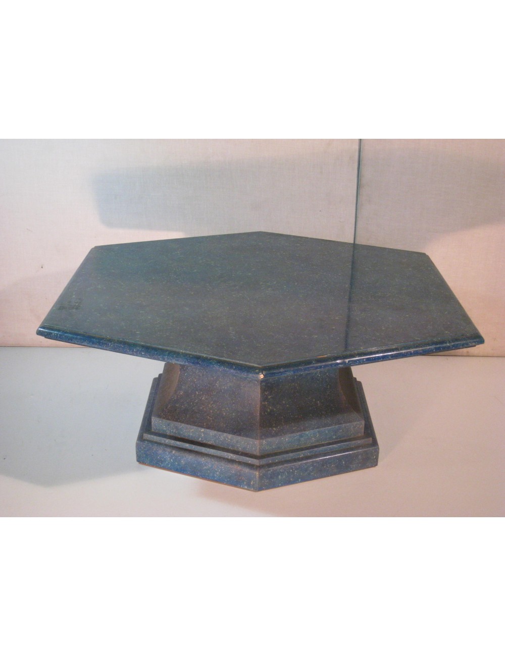 Tavolino moderno esagonale laccato colore azzurro Tavolino moderno esagonale laccato colore azzurro