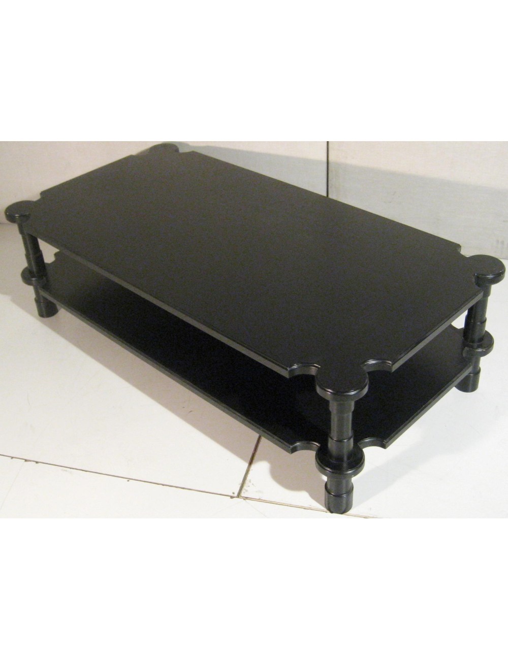 Tavolino moderno rettangolare in legno laccato nero Tavolino moderno rettangolare in legno laccato nero