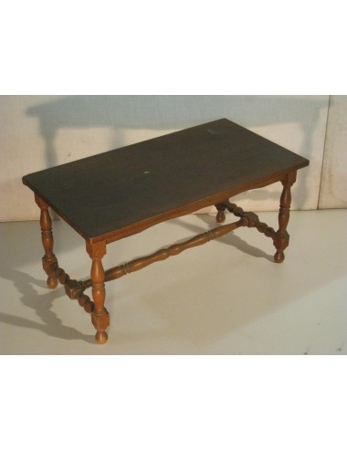 L 38 - Rectangular coffee table with modern spool leg