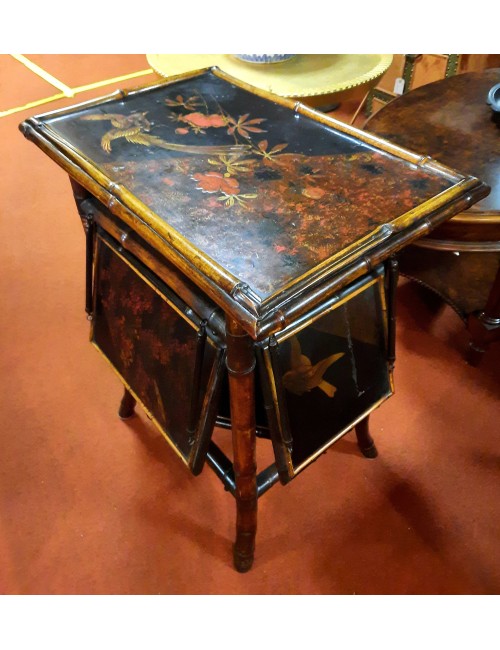 Tavolino in legno laccato