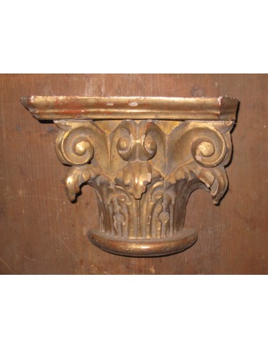 Corinthian capital with semicircular base, carved and gilded, 18th century