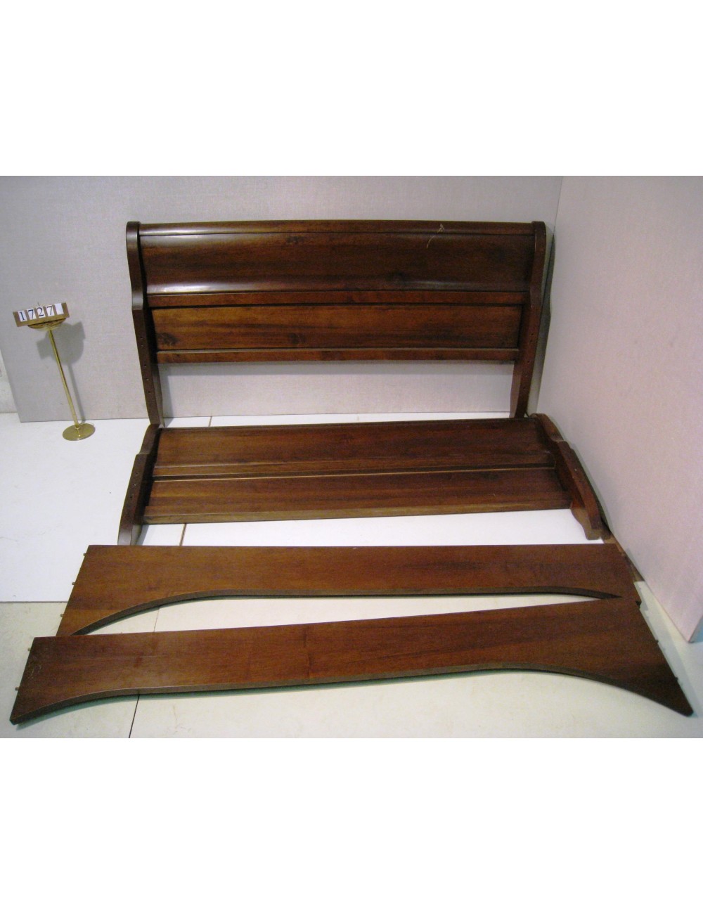 Walnut boat bed Walnut boat bed
