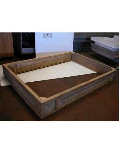 L 153 - modern straw bed box
