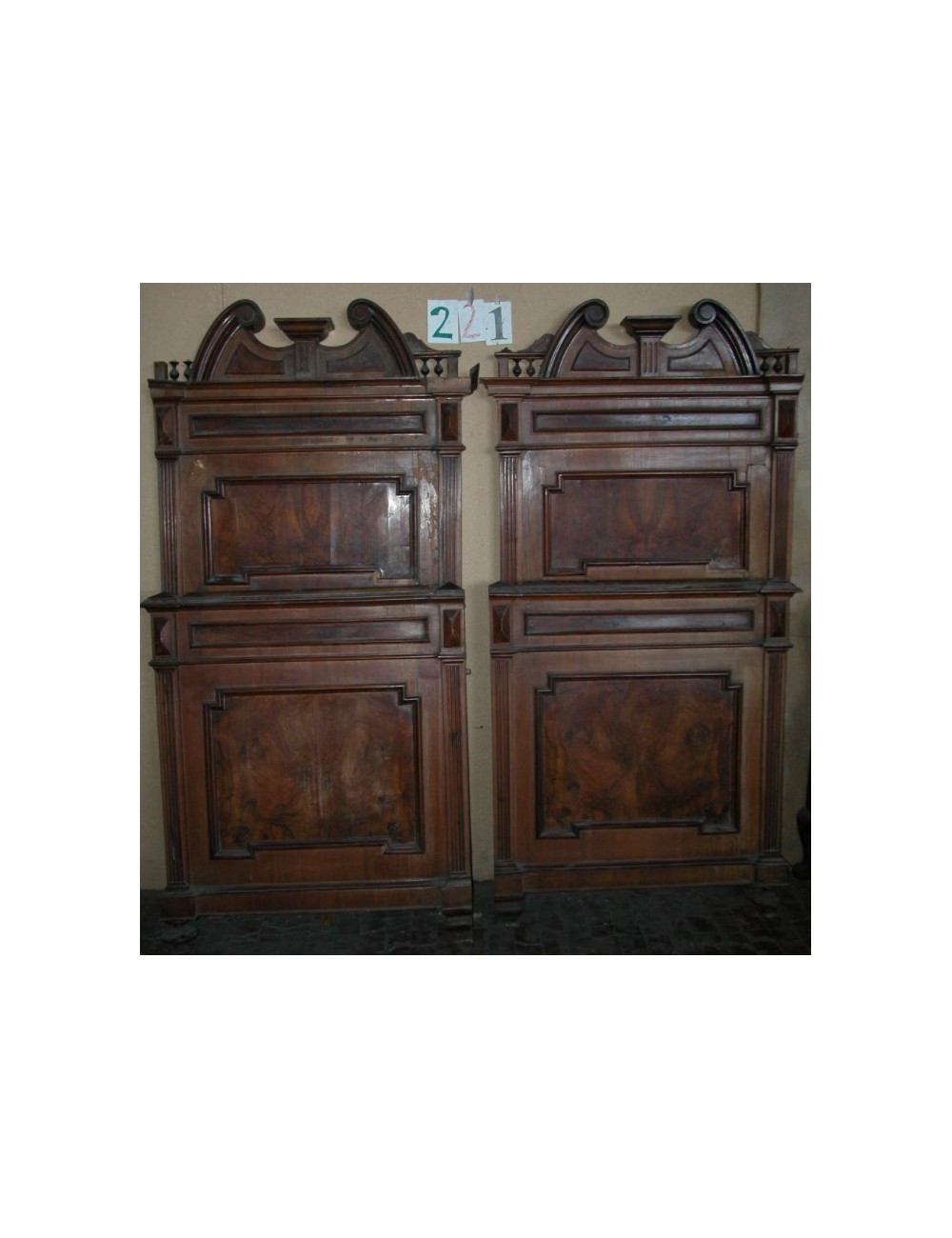 Letto in legno noce e radica di noce Letto in legno noce e radica di noce