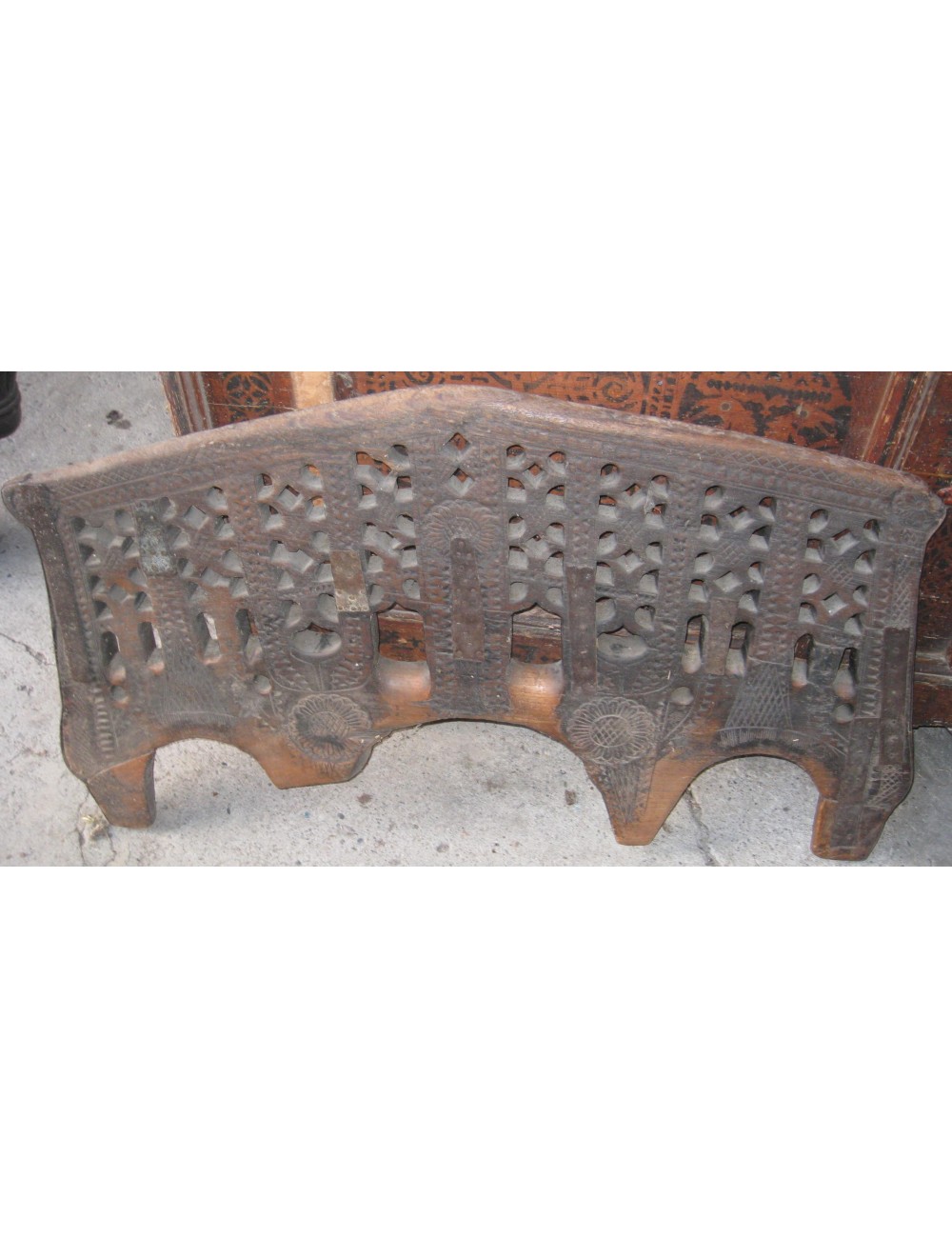 Testata letto singolo traforata e intagliata stile orientale Testata letto singolo traforata e intagliata stile orientale
