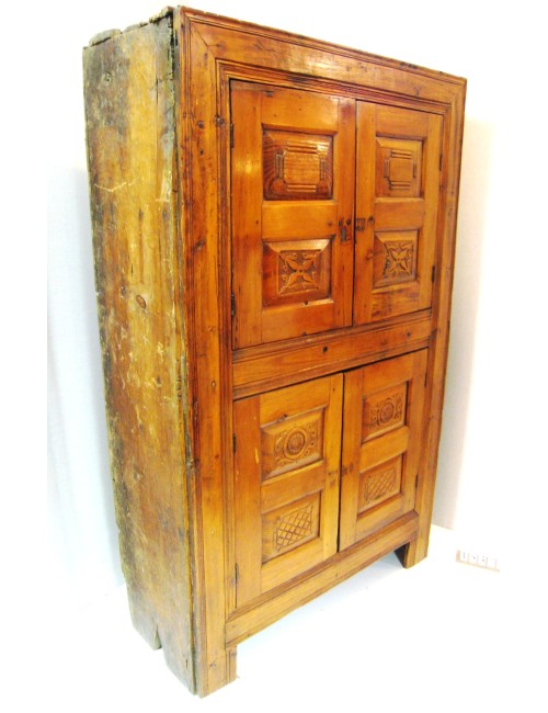 Armadio credenza in legno resinoso a quattro ante restaurato stile Afgano