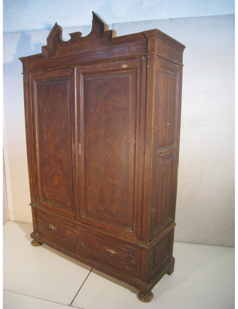 Armadio in legno dipinto fine '800 Armadio in legno dipinto fine '800