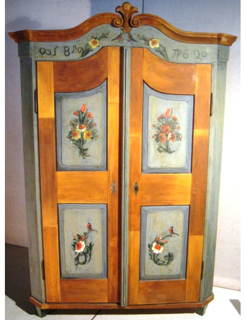 Armadio datato 1862 Alto Adige con decorato con disegni floreali