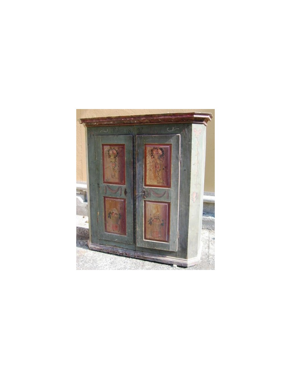 Armadio decorato datato 1897 stile tirolese Armadio decorato datato 1897 stile tirolese