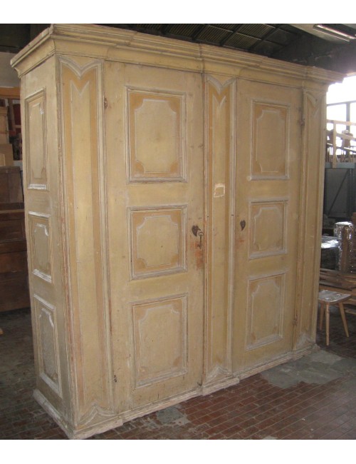 Armadio laccato bicolore fine '600 inizi '700