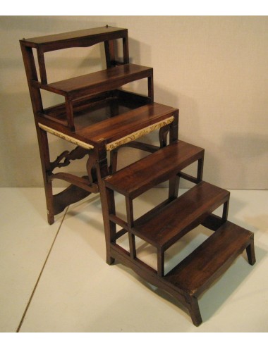 Poltrona del 1800, apribile scala, da biblioteca. Sedile imbottito con struttura in legno di noce