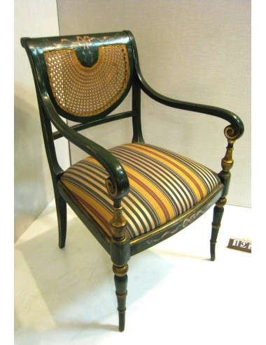 Poltrona moderna decorata verde, schienale con paglia di Vienna e sedile imbottito. In stile Regency