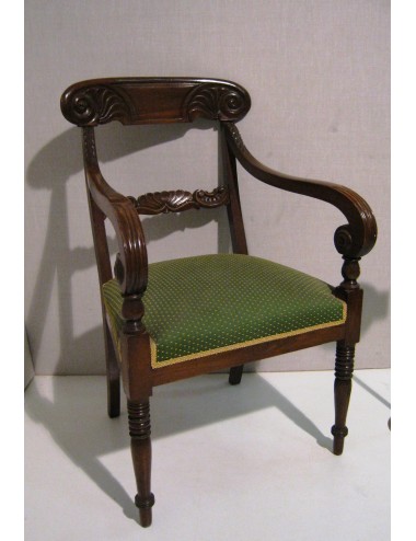 2 Poltrone in noce tess Green yellow dot. Gambe tornite, schienale con cimasa, braccioli e traverso intagliati