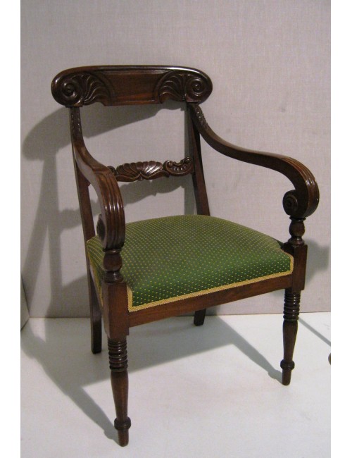 2 Poltrone in noce tess Green yellow dot. Gambe tornite, schienale con cimasa, braccioli e traverso intagliati