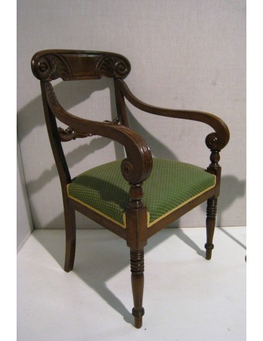 2 Poltrone in noce tess Green yellow dot. Gambe tornite, schienale con cimasa, braccioli e traverso intagliati