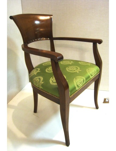 Poltrona moderna con sedile imbottito