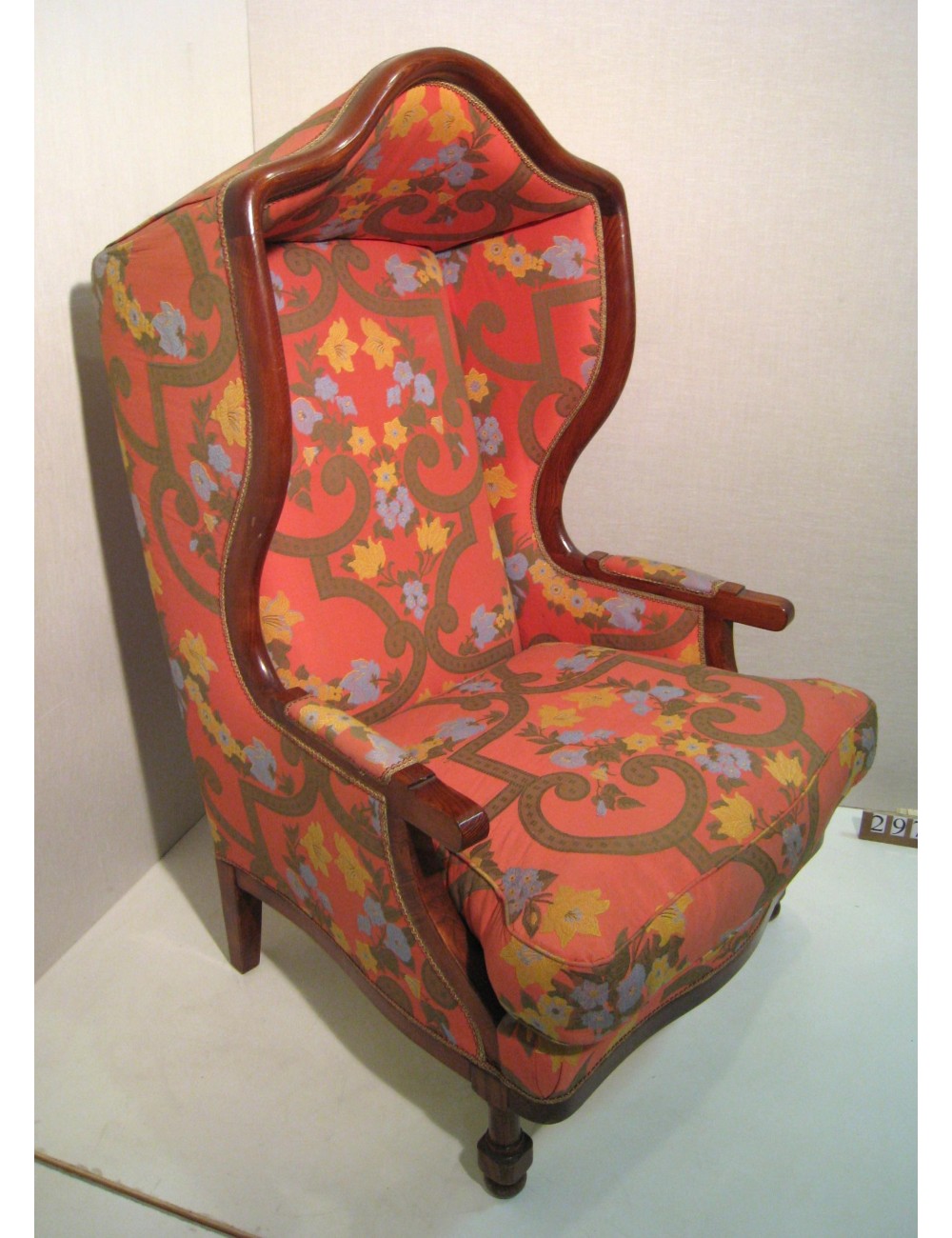 2 poltrone Capucine/Bergere - 1 imbottita + 1 moderna in legno 2 poltrone Capucine/Bergere - 1 imbottita + 1 moderna in legno