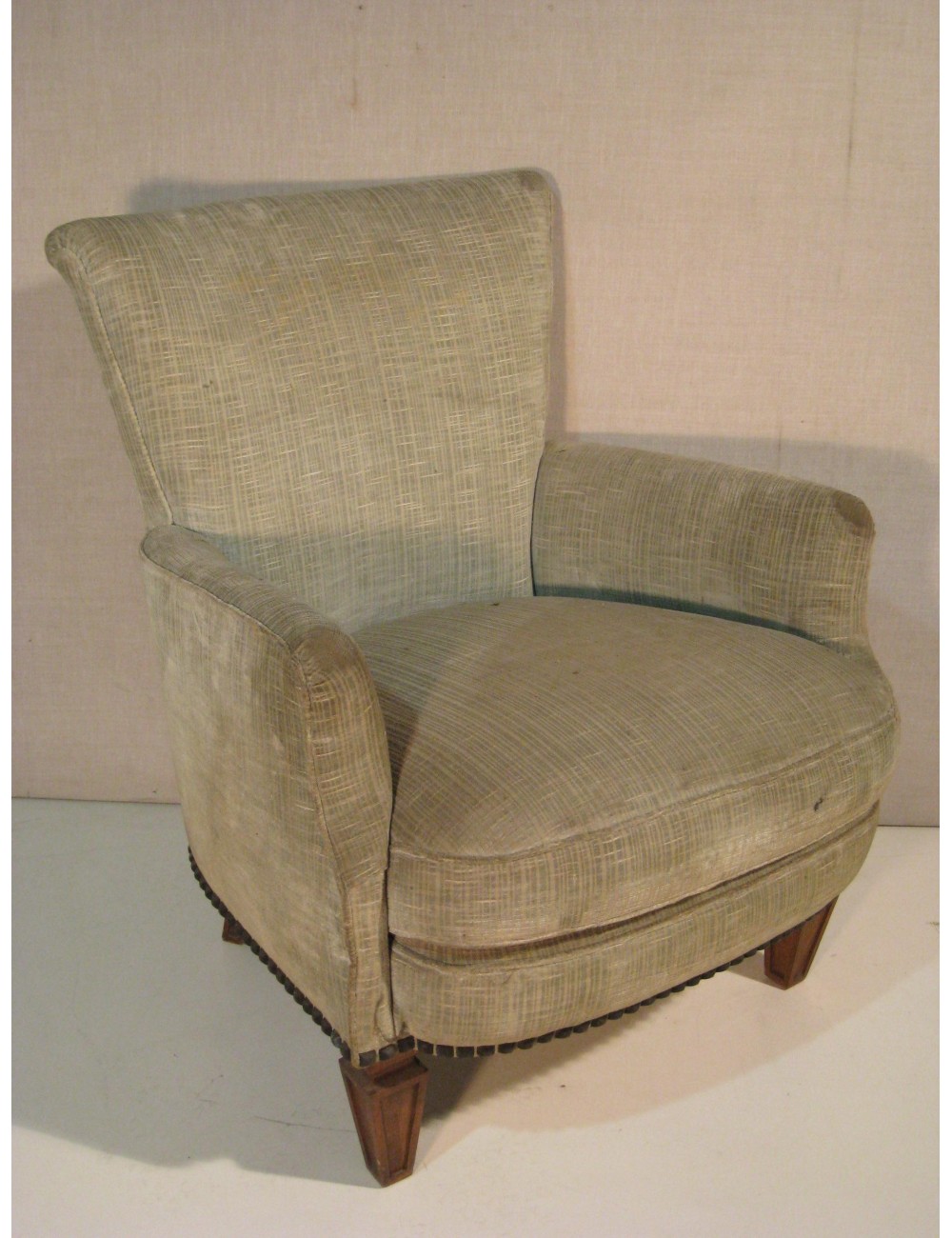 L 104 - modern velvet armchair