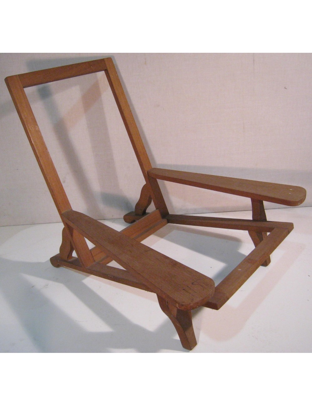 Stelo della poltrona in legno, stile moderno Stelo della poltrona in legno, stile moderno